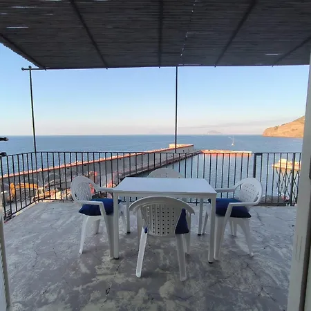 Casa Uva, Sul Porto Di Malfa (Salina)