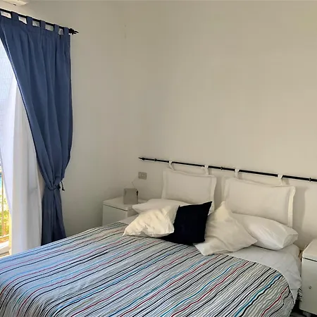 Apartment Casa Uva, Sul Porto Di Malfa (Salina)