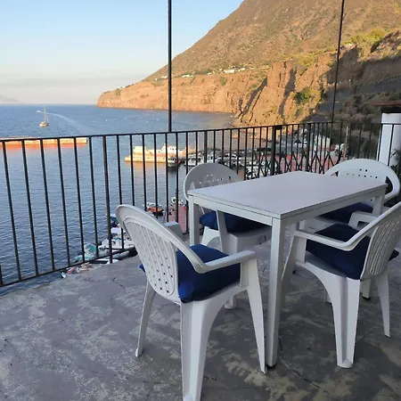 Apartment Casa Uva, Sul Porto Di Malfa (Salina)