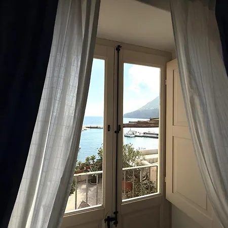 Casa Uva, Sul Porto Di *