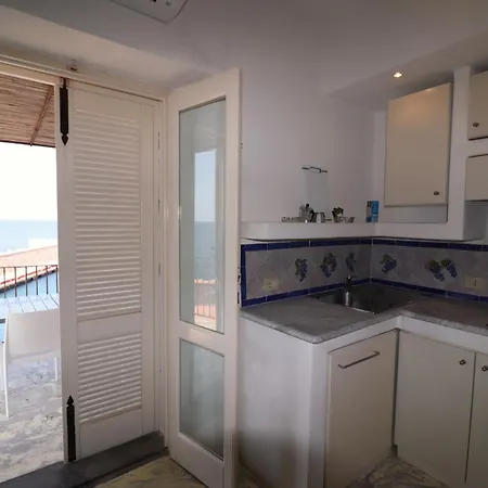 Casa Uva, Sul Porto Di *