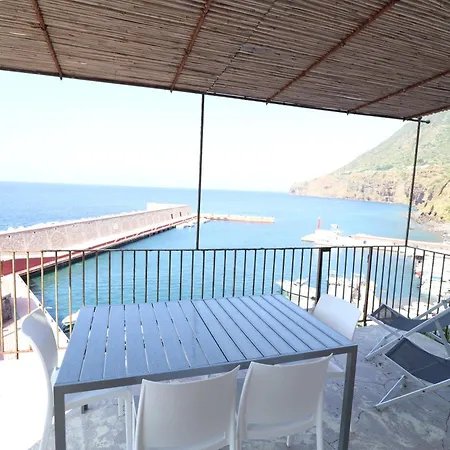 Casa Uva, Sul Porto Di * מאלפה
